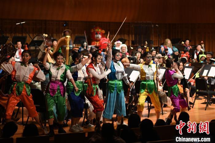 “音樂奇妙夜”西安上演歌者、樂手化身“卡通人”