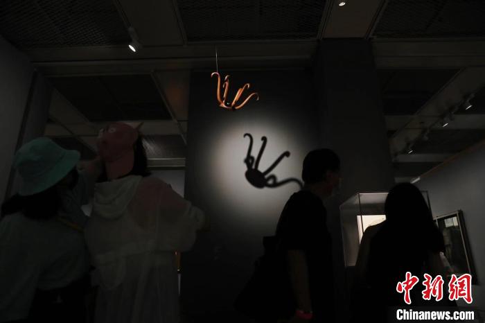 杜尚作品《帽架》?！埡鄠?攝