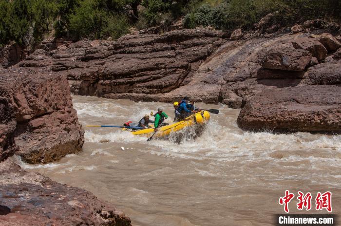 圖為瀾滄江生態(tài)漂流?！憸娼雌饔邢薰竟﹫D