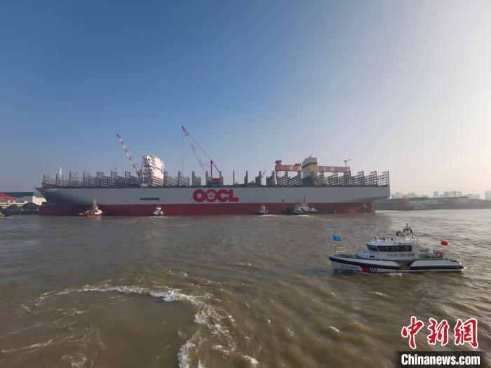 海巡艇在現(xiàn)場引導(dǎo)水上交通?！∧贤êＪ戮止﹫D