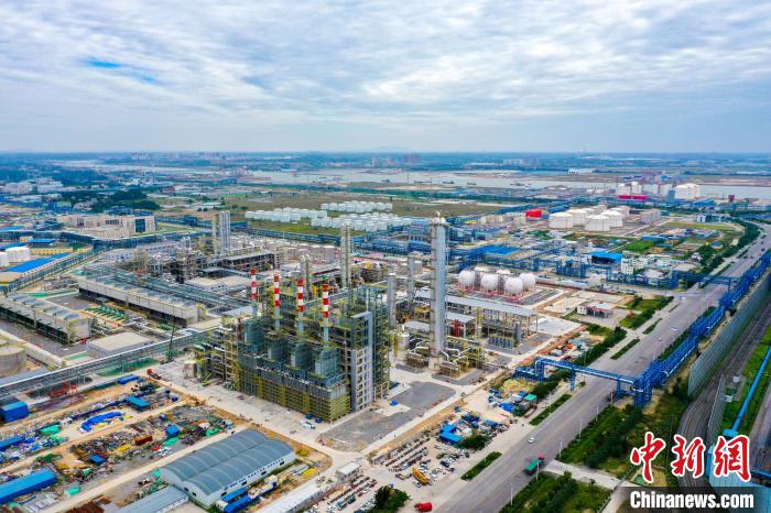 圖為廣西欽州華誼新材料基地?！∽T乃豪 攝