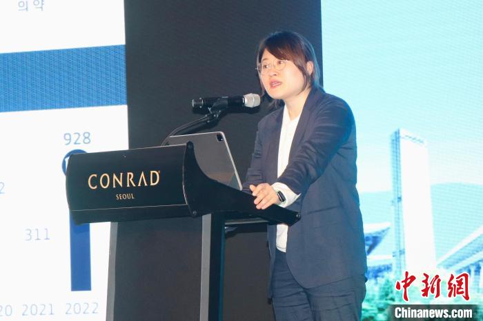 韓國大韓貿(mào)易投資振興公社外國投資監(jiān)察辦公室科長樸金蘭致辭?！∪f佳欣 攝