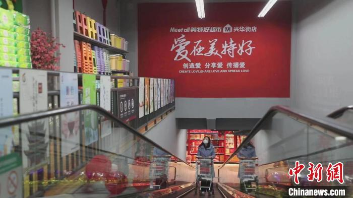 美特好從一家不足百平方米小店，一路發(fā)展成華北零售業(yè)領(lǐng)軍企業(yè)、中國百強商業(yè)連鎖集團、中國零售500強?！∠蛏?攝