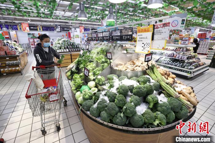 30年間，購物方式從“手推車”到“一鍵購”，美特好見證著山西超市經(jīng)濟的變遷?！堅?攝