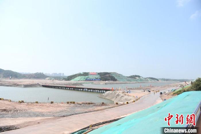 圖為平陸運(yùn)河青年樞紐工程項(xiàng)目現(xiàn)場(chǎng)。　林浩 攝