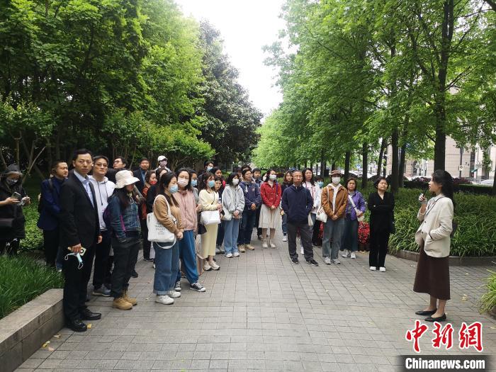 活動現(xiàn)場?！》队畋?攝