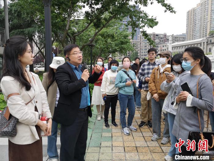 活動現(xiàn)場?！》队畋?攝