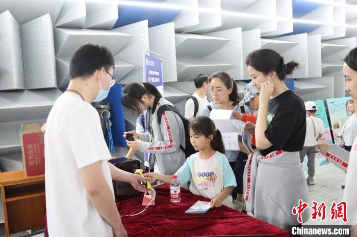 中科院聲學(xué)所公眾科學(xué)日活動現(xiàn)場?！≈锌圃郝晫W(xué)所 供圖