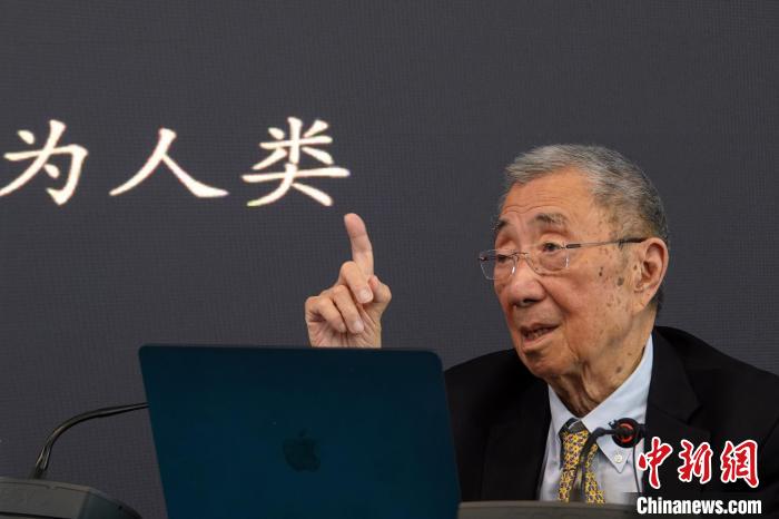 高能論壇上，丁肇中先生與現(xiàn)場聽眾交流?！?lt;a target='_blank' href='/'><p  align=