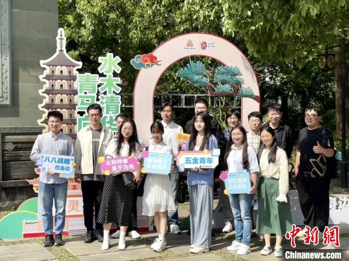 宣講團成員在永康市合影。　呂鈺寧 攝