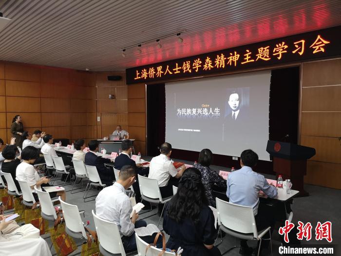 上海交通大學(xué)錢學(xué)森圖書館館長、錢學(xué)森之子錢永剛以“為民族復(fù)興選人生”為題作專題報告?！》队畋?攝