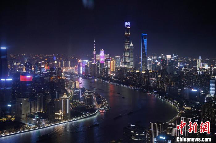 6月3日晚，鳥(niǎo)瞰上海黃浦江兩岸城市夜景?！∫罅⑶?攝