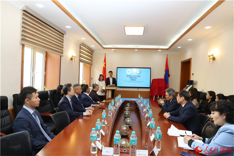 翻譯研究中心揭牌儀式現(xiàn)場。人民網(wǎng)記者 霍文攝