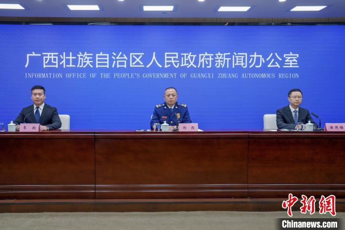 圖為發(fā)布會(huì)現(xiàn)場?！⊥跻哉?攝