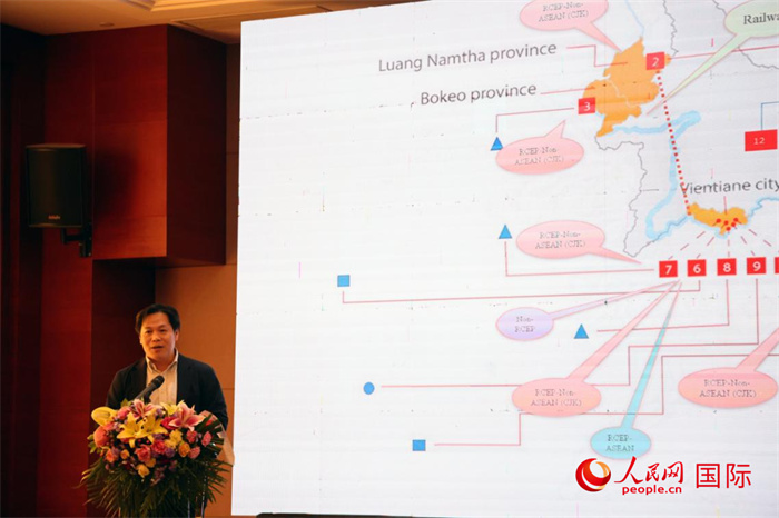 老撾計(jì)劃與投資部發(fā)展研究院院長史提羅斯·拉斯福尼在活動現(xiàn)場發(fā)言。人民網(wǎng)記者楊一攝