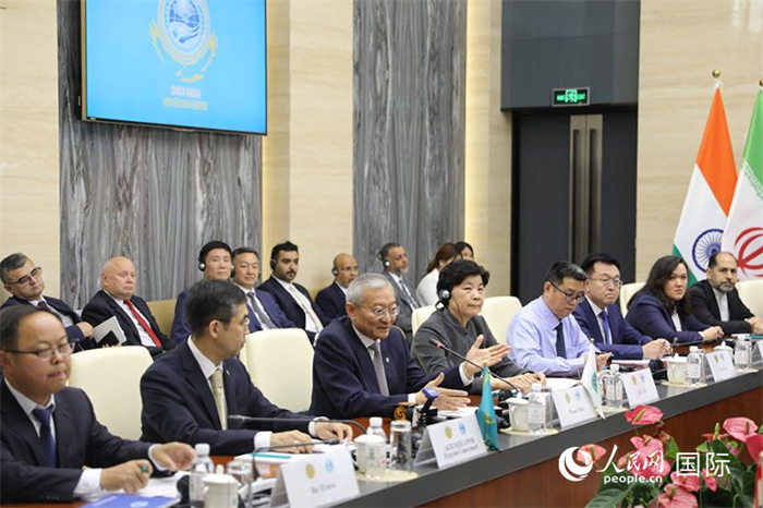 上合組織秘書長張明發(fā)表講話。人民網(wǎng) 俄布拉依攝