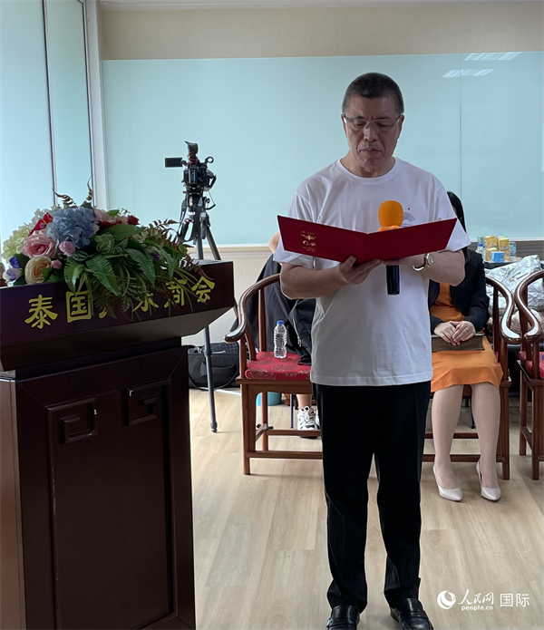 泰國浙江商會(huì)會(huì)長祁曉云受泰國華僑華人和駐泰各級(jí)商會(huì)機(jī)構(gòu)委托發(fā)出倡議，華僑華人群體將積極助力亞運(yùn)會(huì)舉行。人民網(wǎng)記者 劉慧攝