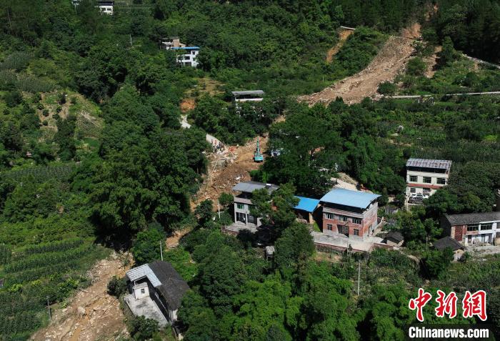 圖為航拍重慶萬(wàn)州救援現(xiàn)場(chǎng)?！￡惓?攝