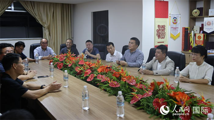 與會代表進行座談交流。（人民網(wǎng)記者  時元皓攝）