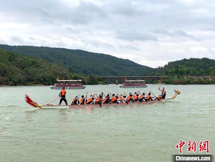 圖為龍舟賽活動?！￡愳o 攝