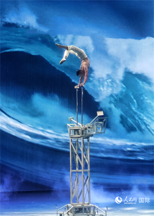 吳橋雜技大世界中的雜技演出。人民網(wǎng) 趙昭攝