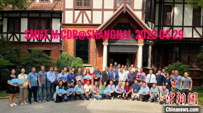 “微笑”衛(wèi)星(SMILE)任務(wù)中歐聯(lián)合轉(zhuǎn)正樣設(shè)計評審會合影。　中科院國家空間科學(xué)中心 供圖