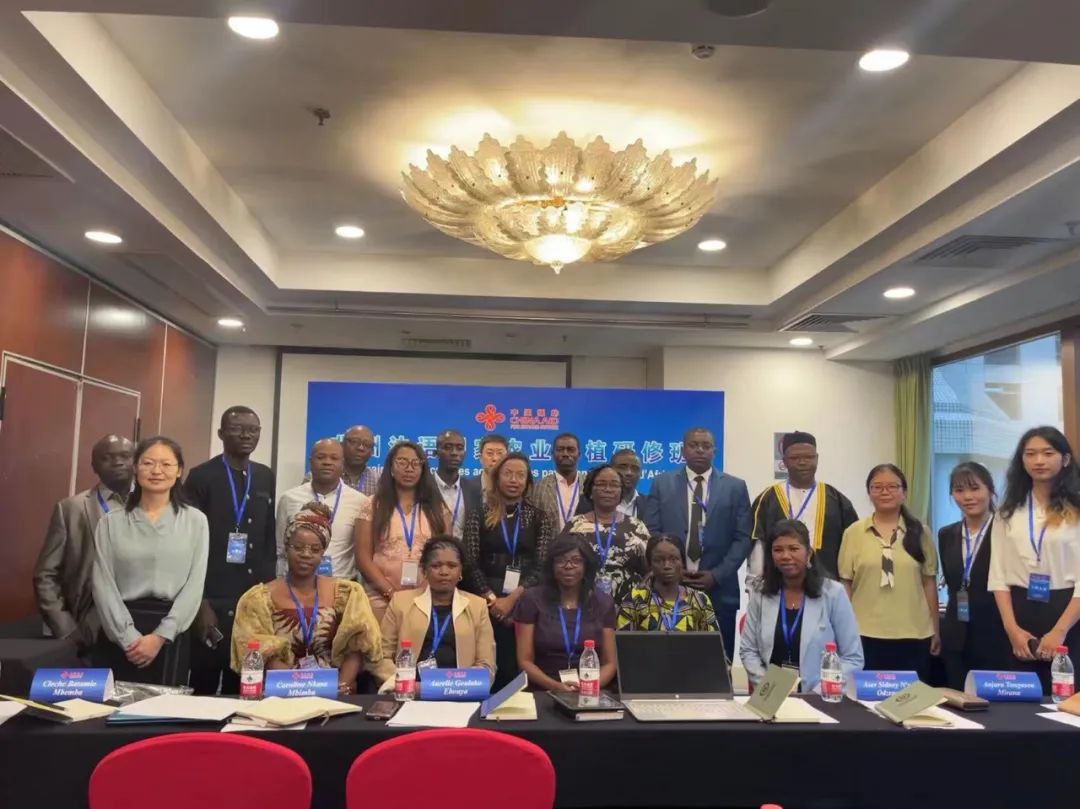 非洲法語國(guó)家農(nóng)業(yè)種植研修班學(xué)員合影 受訪單位供圖。