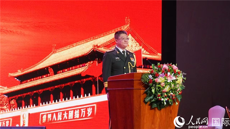 圖為中國(guó)駐老撾大使館國(guó)防武官李兵大校致辭。人民網(wǎng)記者 孫廣勇攝