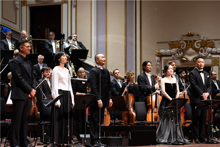 圖片說明： 8月5日，2023愛丁堡國際藝術(shù)節(jié)開幕式音樂會(huì)《慈悲頌》的演出現(xiàn)場。照片由藝術(shù)節(jié)組委會(huì)提供