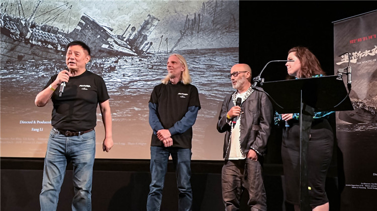 導(dǎo)演方勵以及團(tuán)隊(duì)成員分享體會。郭錦標(biāo)攝