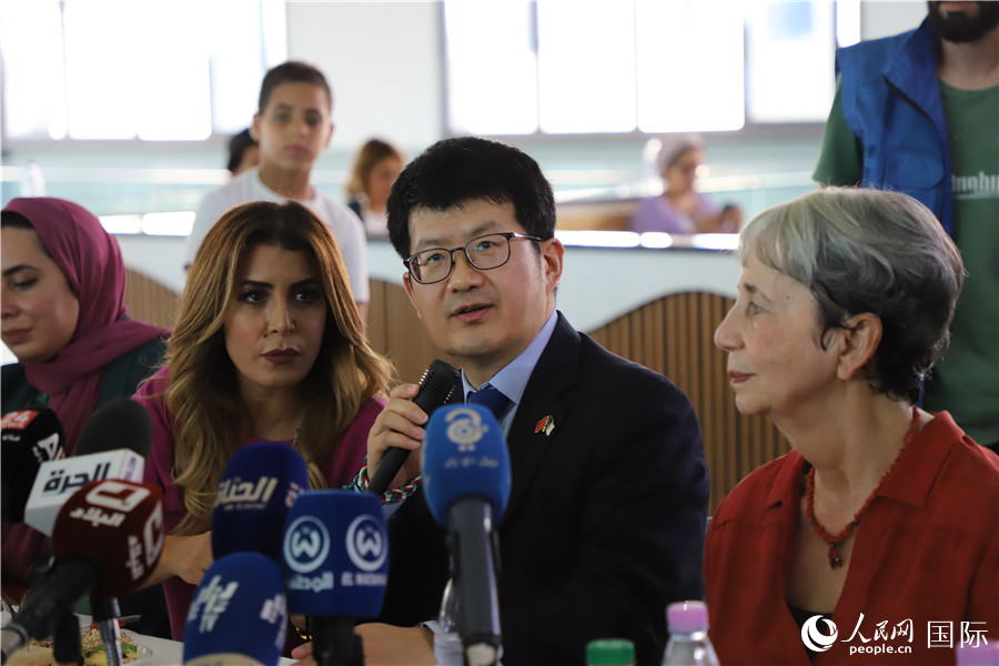 李健在捐贈活動上致辭。人民網(wǎng)記者 王傳寶攝