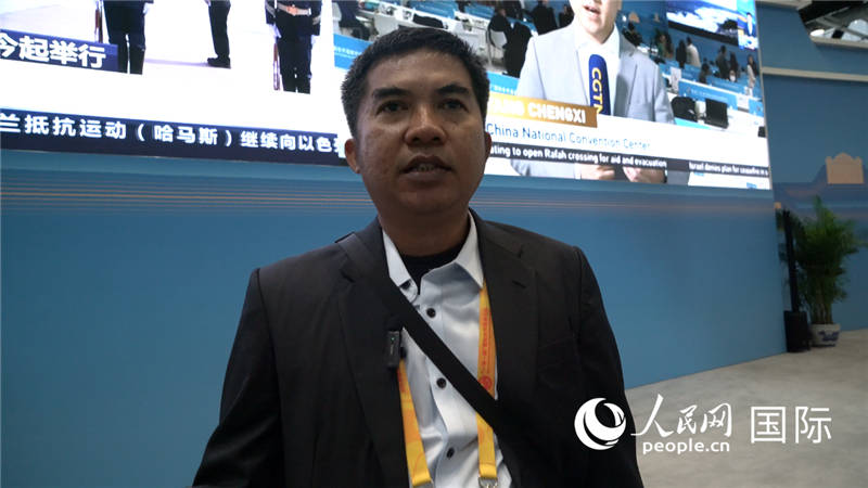 印尼《辛加朗綜合日?qǐng)?bào)》記者班邦·蘇利斯提奧（Bambang Sulistio）與記者交談。人民網(wǎng) 楊春燕攝