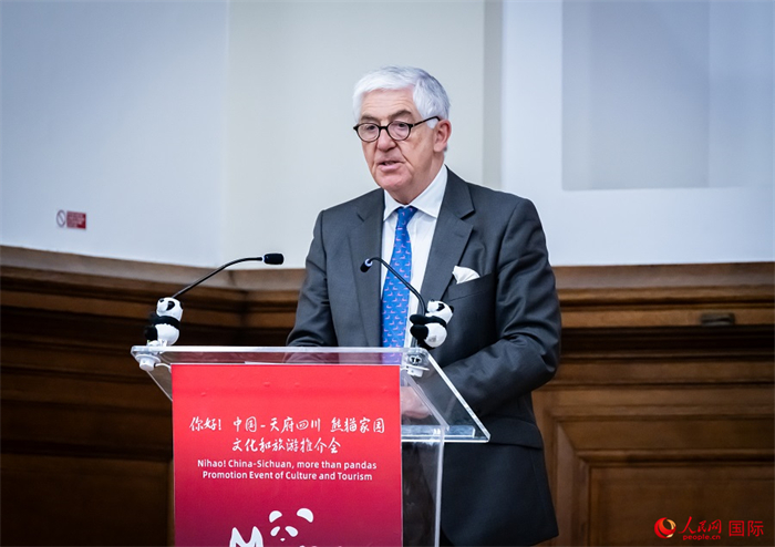 英中商業(yè)發(fā)展中心主席約翰·麥克萊恩致辭。人民網(wǎng) 郭錦標(biāo)攝