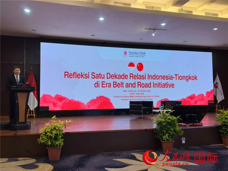 中國駐印尼使館臨時(shí)代辦周侃公使發(fā)表主旨演講。人民網(wǎng)記者 曹師韻攝