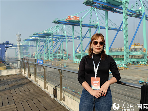 阿根廷公共電視臺記者萊蒂西亞接受采訪。人民網(wǎng)記者 符園園攝