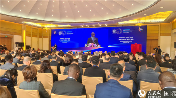 塞內(nèi)加爾駐華大使致辭。人民網(wǎng)記者 萬(wàn)宇攝