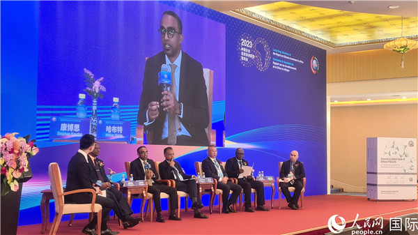 與會(huì)嘉賓展開座談。人民網(wǎng)記者 萬(wàn)宇攝