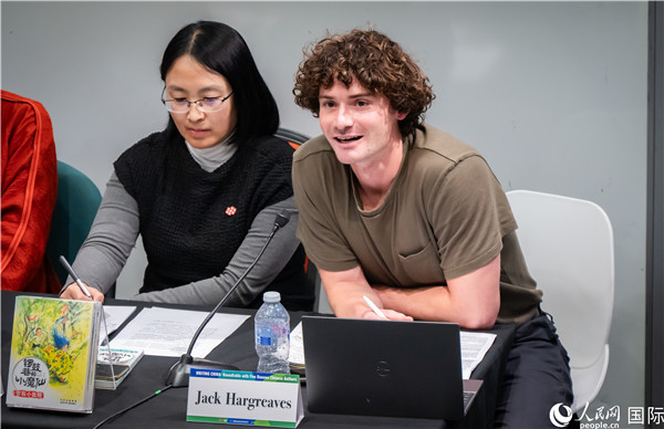 4、英國漢學(xué)家沈如風(fēng)對中國文學(xué)譯作的未來充滿期待。郭錦標攝