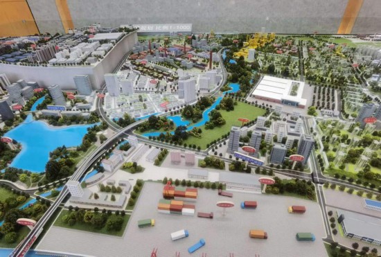 　　清水塘新能源裝備產(chǎn)業(yè)新城沙盤(pán)模型。本報(bào)記者 常雯宜攝