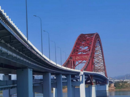 　　清水塘大橋側(cè)面。本報(bào)記者 常雯宜攝