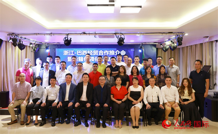 與會嘉賓合影。人民網(wǎng)記者 陳海琪攝