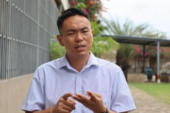   2023年10月24日，在加納特馬市，胡振興接受新華社采訪。（新華社發(fā)/賽特?cái)z）