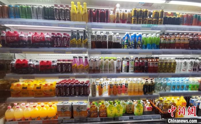 某超市的飲料區(qū)。 <a target='_blank' href='/' ><p  align=