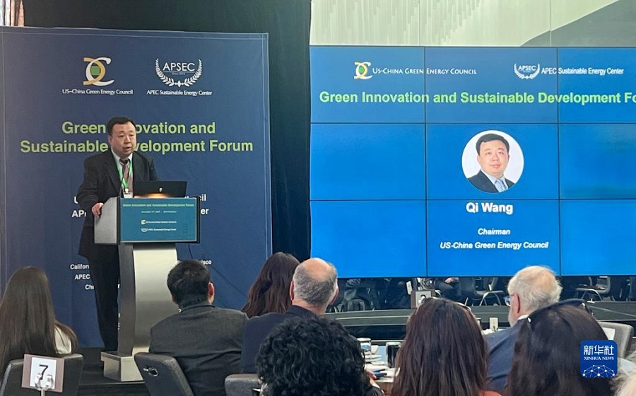 11月13日，美中綠色能源促進(jìn)會(huì)會(huì)長(zhǎng)王麒在舊金山舉行的“綠色創(chuàng)新與可持續(xù)發(fā)展論壇”上發(fā)言。新華社記者 譚晶晶 攝