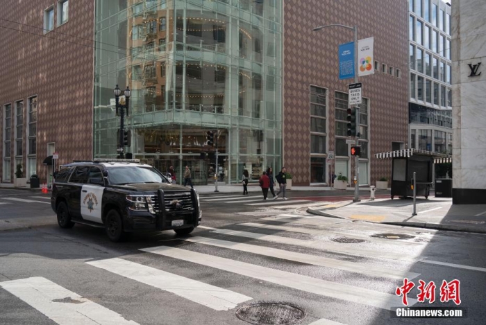 當(dāng)?shù)貢r(shí)間11月13日，美國(guó)加州舊金山聯(lián)合廣場(chǎng)周邊剛剛被沖洗過(guò)的街道較往常更為整潔。<a target='_blank' href='/'><p  align=