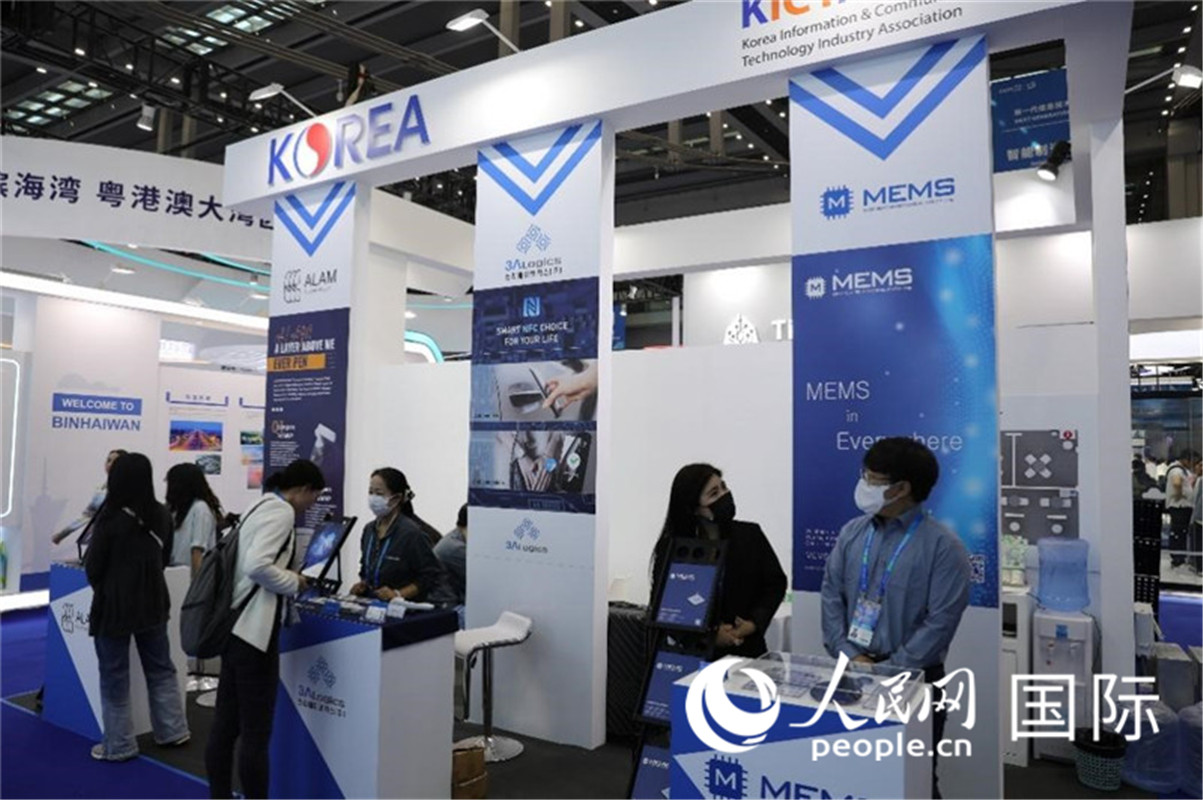 第二十五屆中國國際高新技術(shù)成果交易會15日在深圳開幕，圖為韓國企業(yè)展臺（人民網(wǎng)記者 魯揚攝）