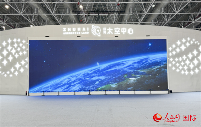 珠海太空中心是珠海市為發(fā)揮中國航展品牌效應(yīng)和帶動(dòng)效應(yīng)而打造的“永不落幕的航展”。人民網(wǎng)記者 張麗鷗攝
