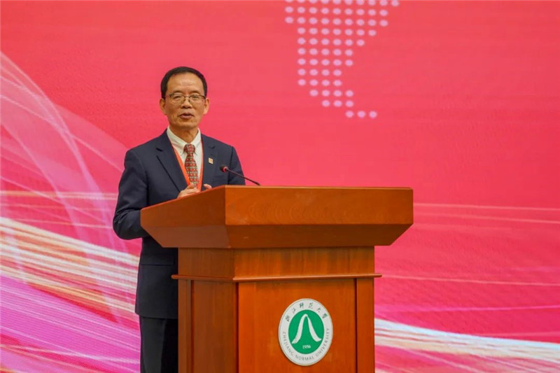 國務院學位委員會區(qū)域國別學學科評議組秘書長、浙江師范大學非洲研究院（非洲區(qū)域國別學院）院長劉鴻武致辭。主辦方供圖