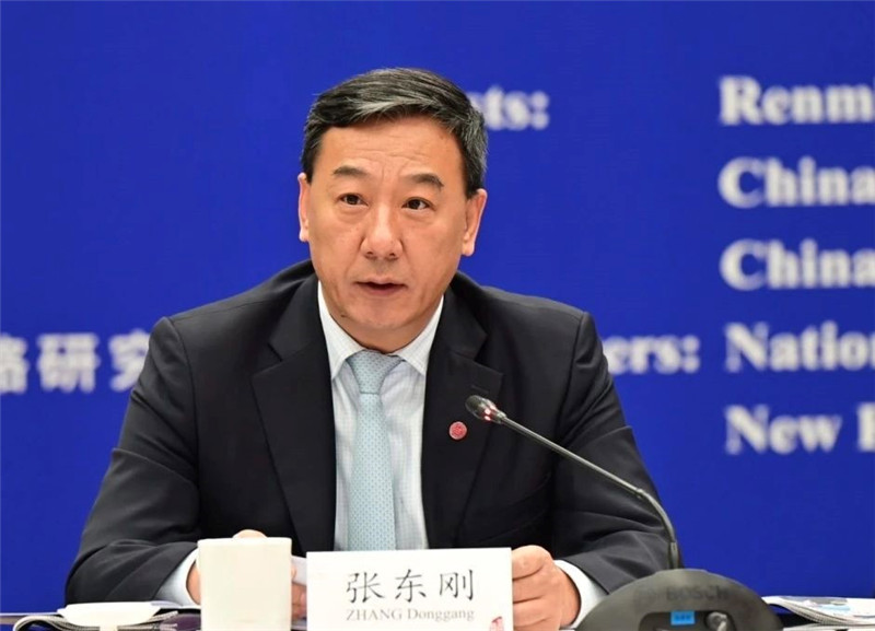 中國(guó)人民大學(xué)黨委書記、國(guó)家發(fā)展與戰(zhàn)略研究院理事長(zhǎng)張東剛作論壇開幕致辭。主辦方供圖