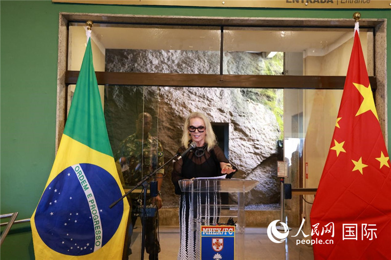 山河文化促進(jìn)中心執(zhí)行總裁瑪西婭·梅爾基奧爾在攝影展開幕式上致辭。 人民網(wǎng)記者 陳海琪攝